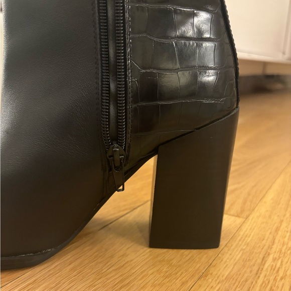 Steve Madden Croc-embossed ankle boots - Picture 6 of 7